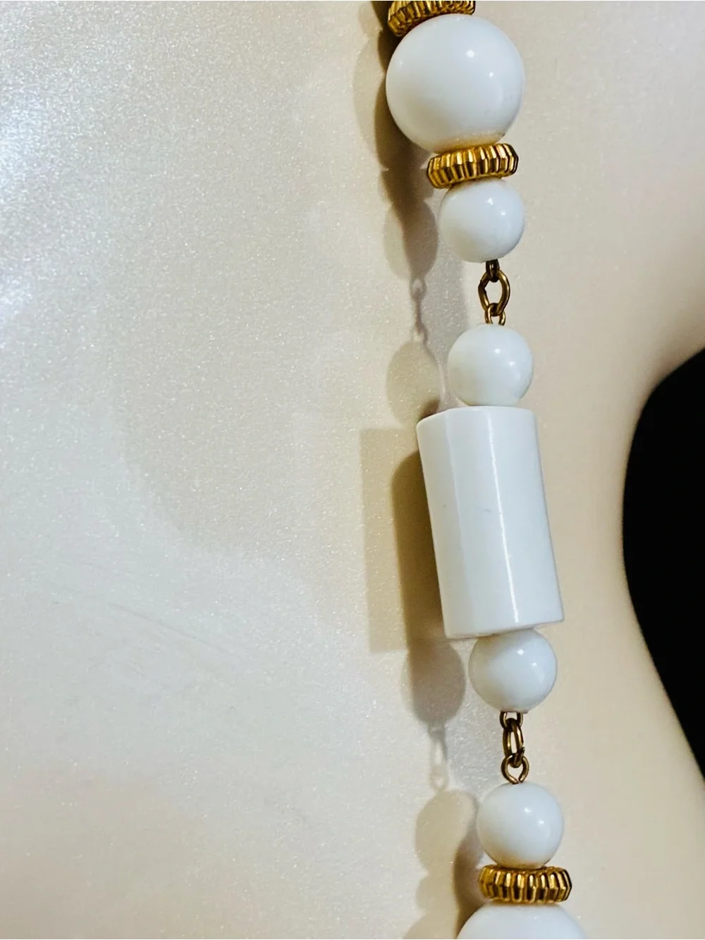 Gold Chain Necklace with Chunky Cylindrical Resin White Beads Women Jewelry EUC